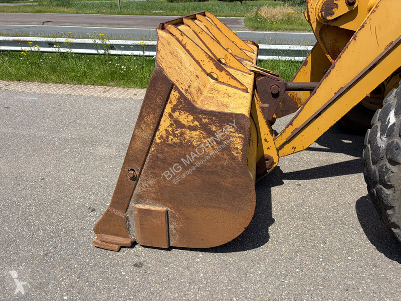Nakladač Caterpillar