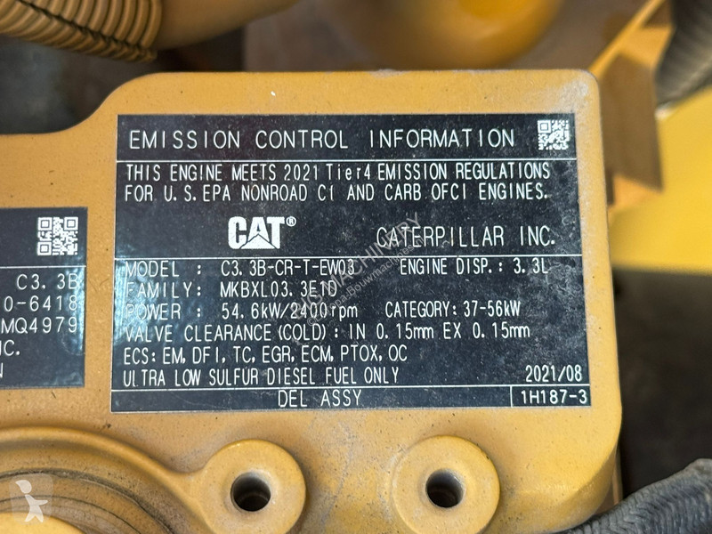 Nakladač Caterpillar M