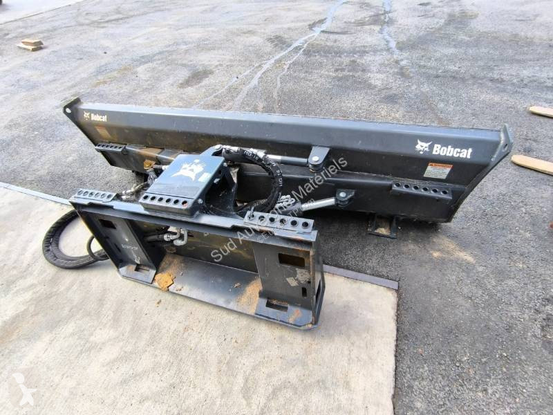 مُحمّلة Bobcat T590 Fourches et Godet inclus