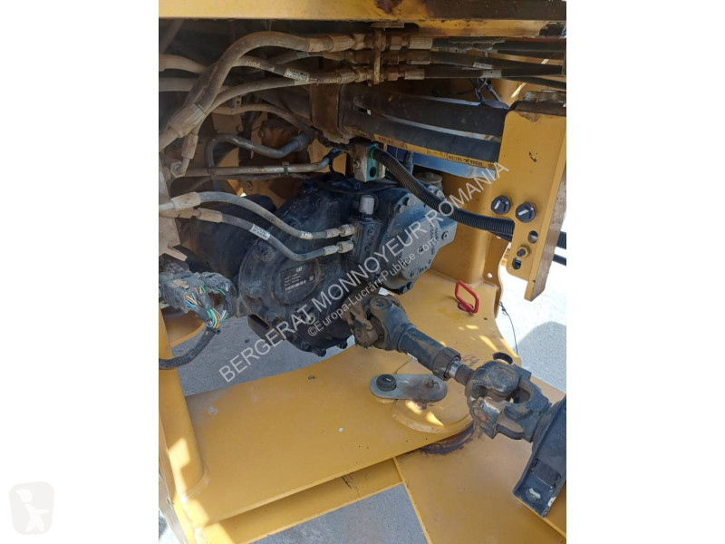 Nakladač Caterpillar 918M