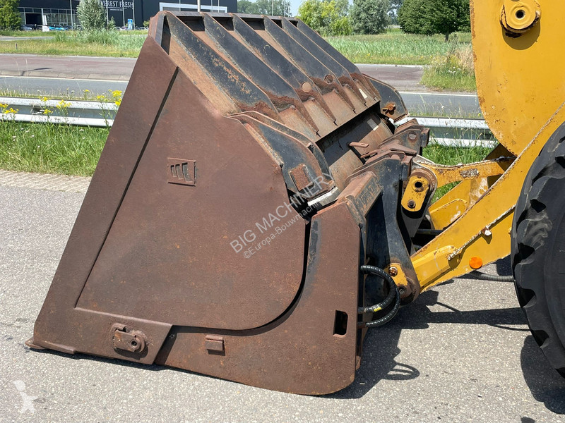 Pala Caterpillar M