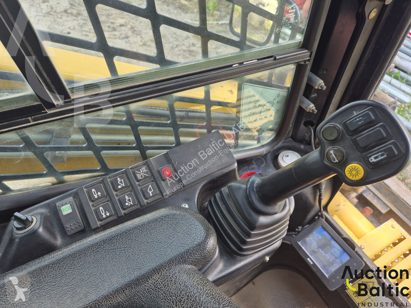 Nakladač Gehl VT320