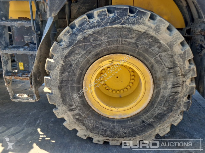 Nakladač Komatsu 8EO