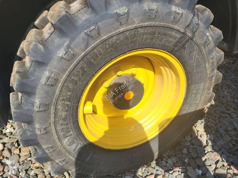 Nakladač Komatsu WA100M-8