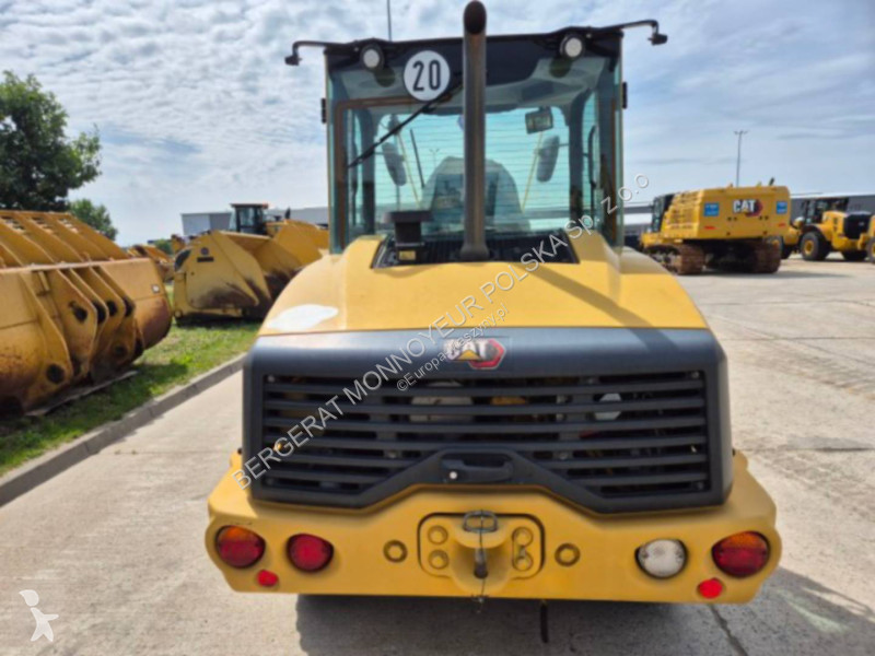 Nakladač Caterpillar 906M