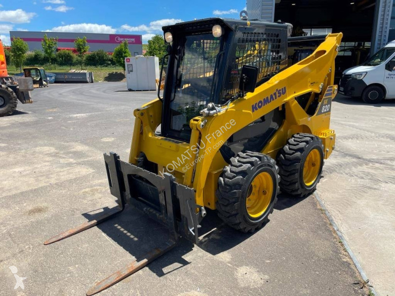 Nakladač Komatsu SK820-8E0