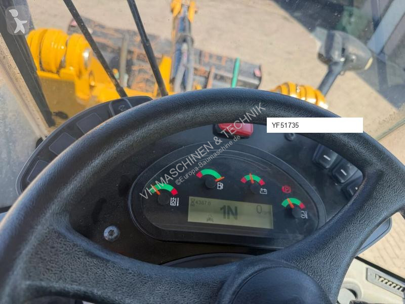 Nakladač Caterpillar 906M