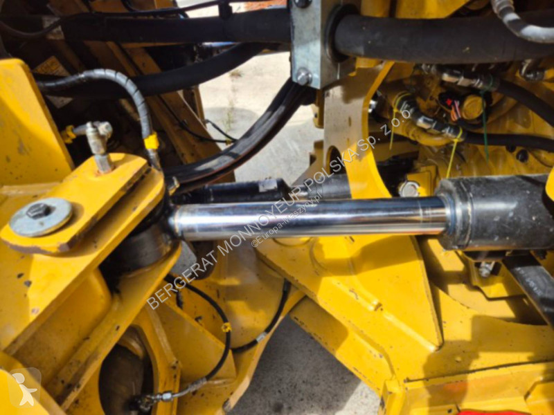 Nakladač Caterpillar 962-14