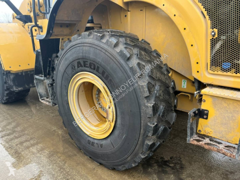 Nakladač Caterpillar 950M
