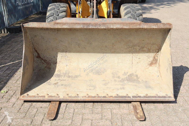 Nakladač JCB T4
