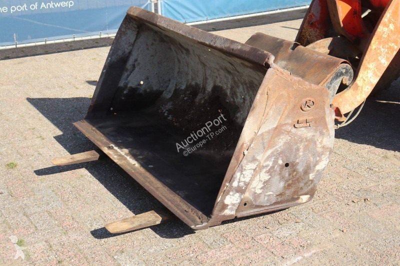 مُحمّلة Kubota R065