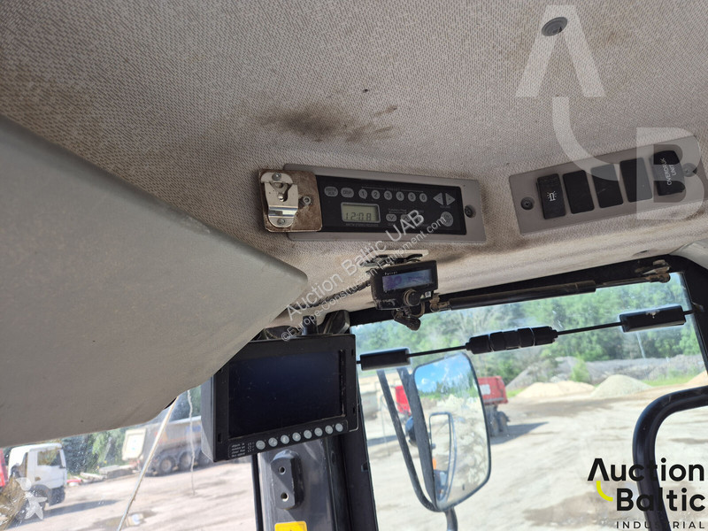Фронтальный погрузчик Hitachi 6