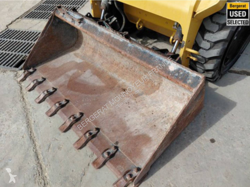 Товарач Caterpillar 232D3