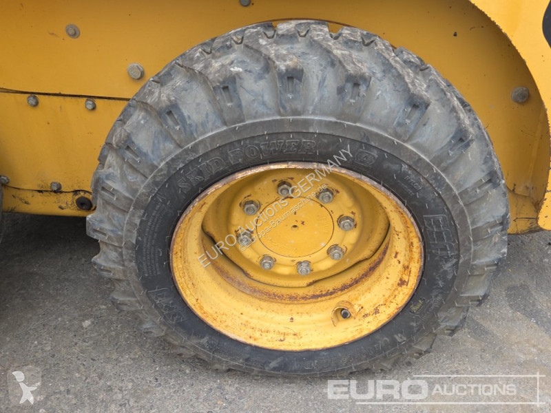 Товарач Caterpillar 216