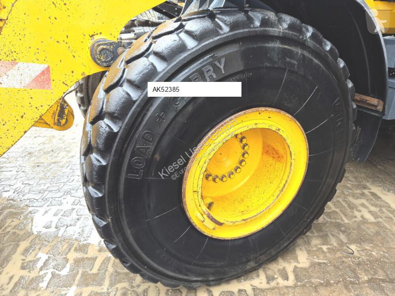 Lastare Komatsu 8