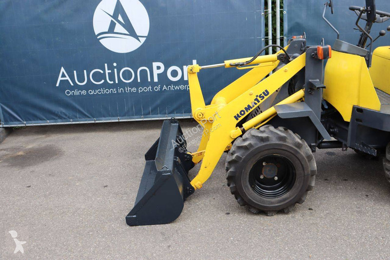 Lastare Komatsu W10-6