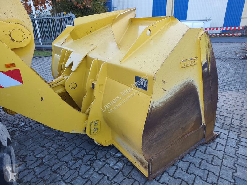 Pá carregadora Komatsu 4708