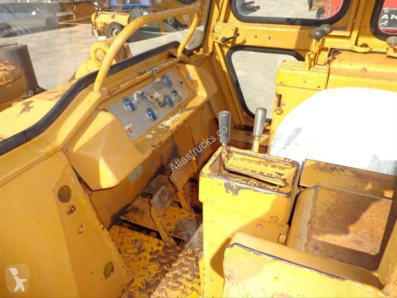 مُحمّلة Caterpillar CAT With Ripper