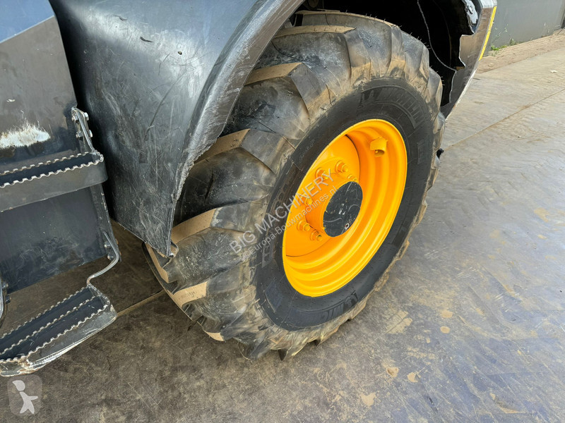 Pala Komatsu WA100M-8EO - New Tires