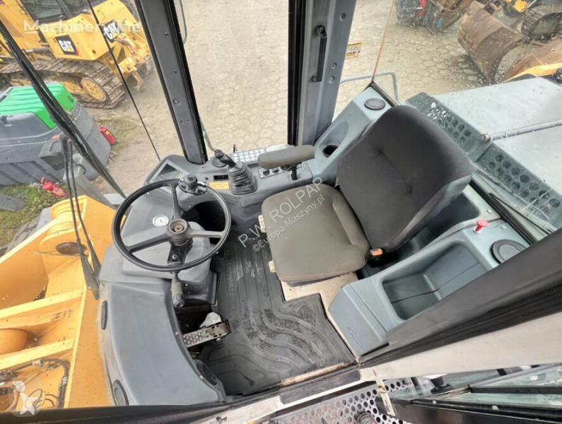 Shovel Liebherr NEW TIRES