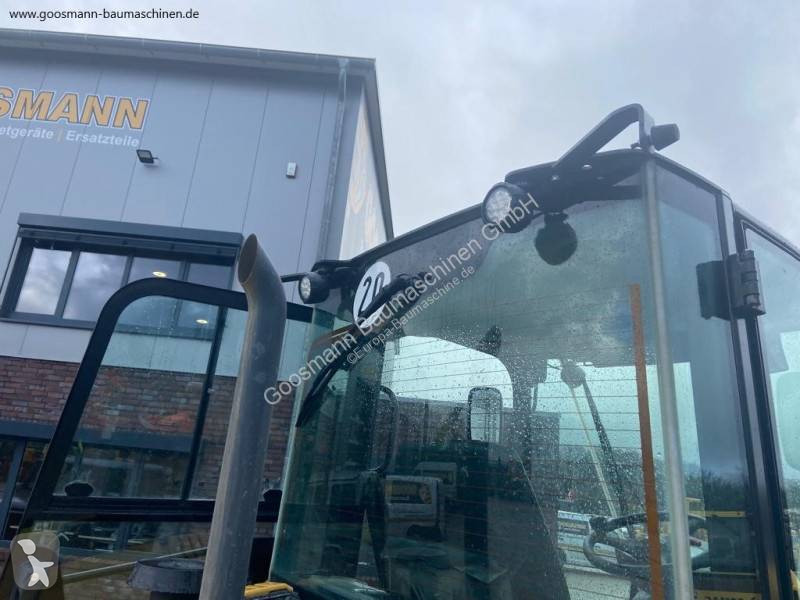 Shovel Caterpillar 907M