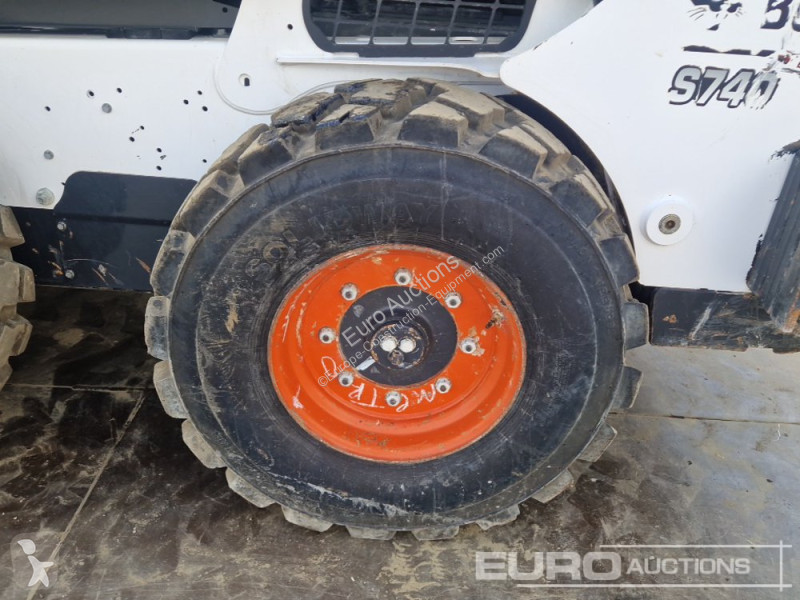 Shovel Bobcat S740