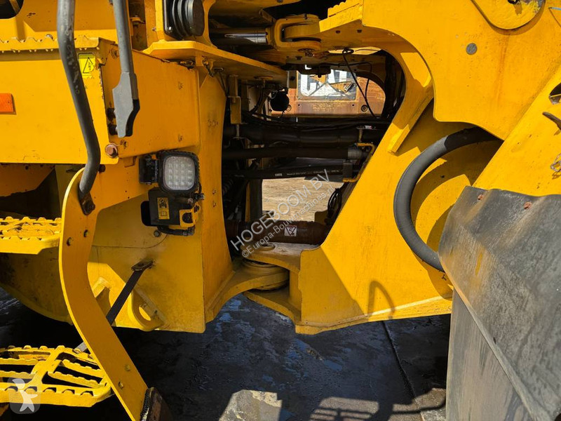 Shovel Volvo L 220 H ( WITH EW TYRES )
