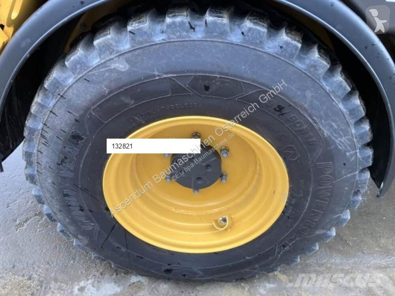 Nakladač Volvo JL20H