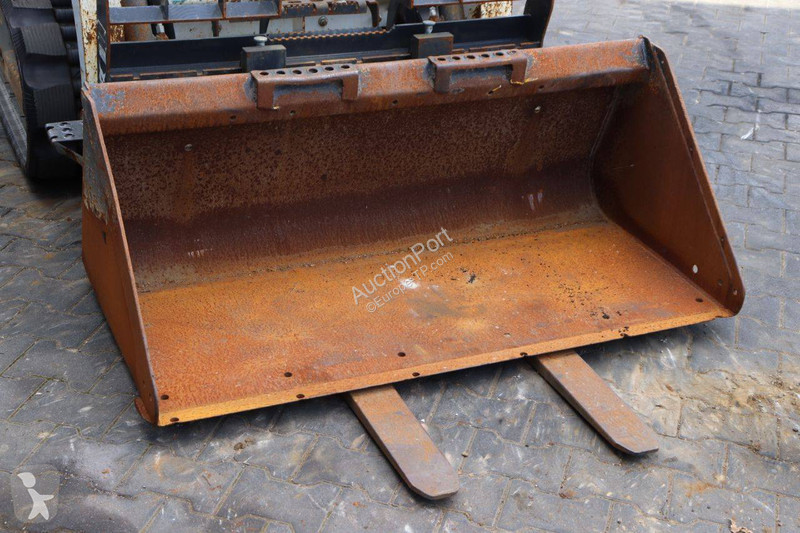 Shovel Bobcat T450