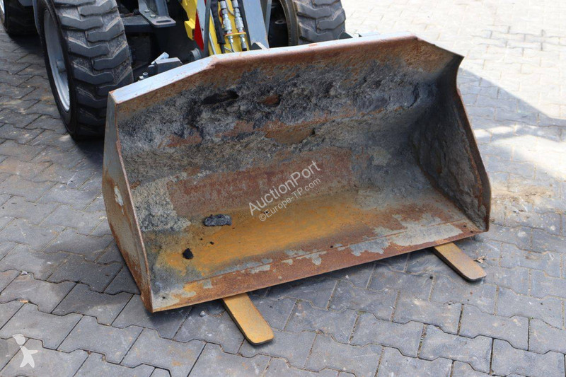 Shovel Yanmar 358