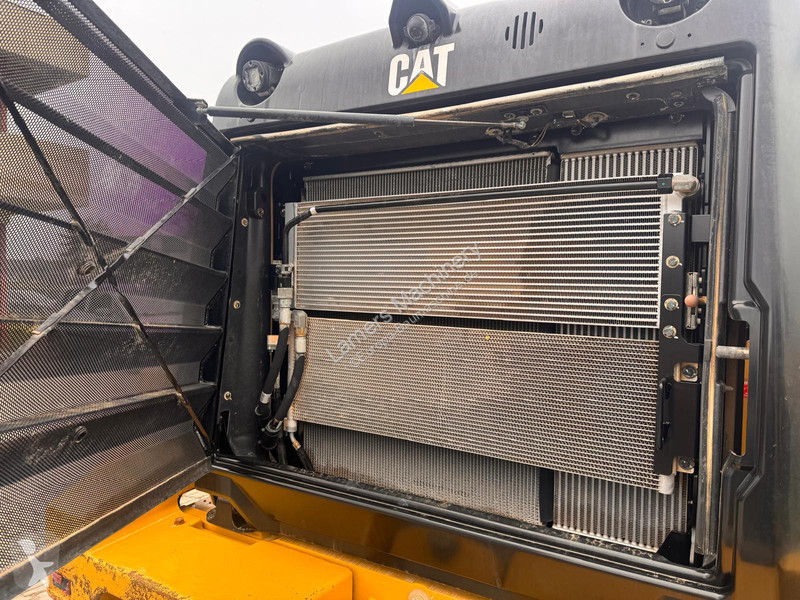 Nakladač Caterpillar M .