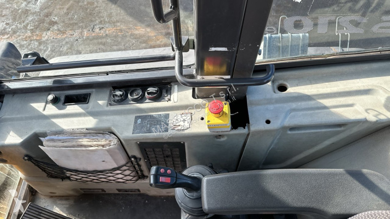 Pá carregadora Mecalac AS210 4X4