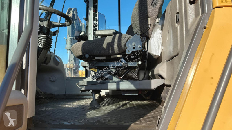 Nakladač Volvo HL