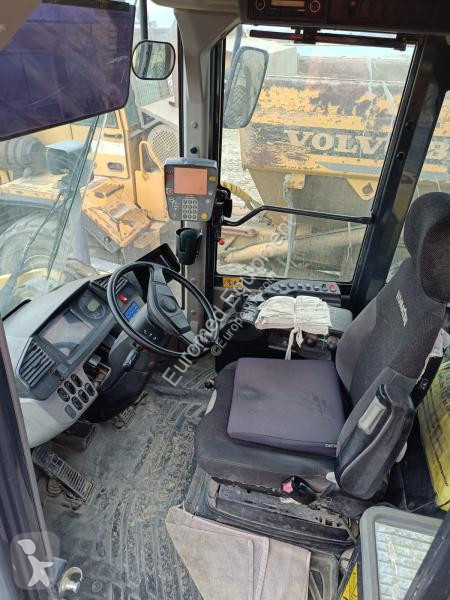 Nakladač Komatsu 7