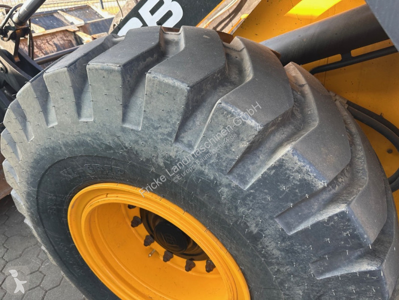 Nakladač JCB  427 HT   neue Reifen