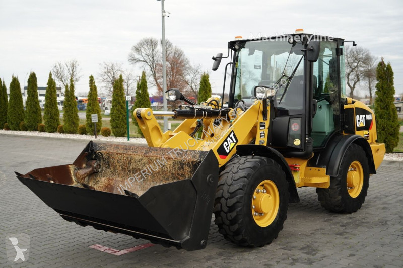 Nakladač Caterpillar 906M