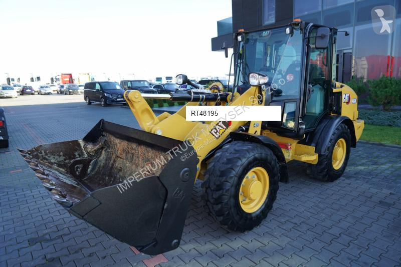 Nakladač Caterpillar 906M