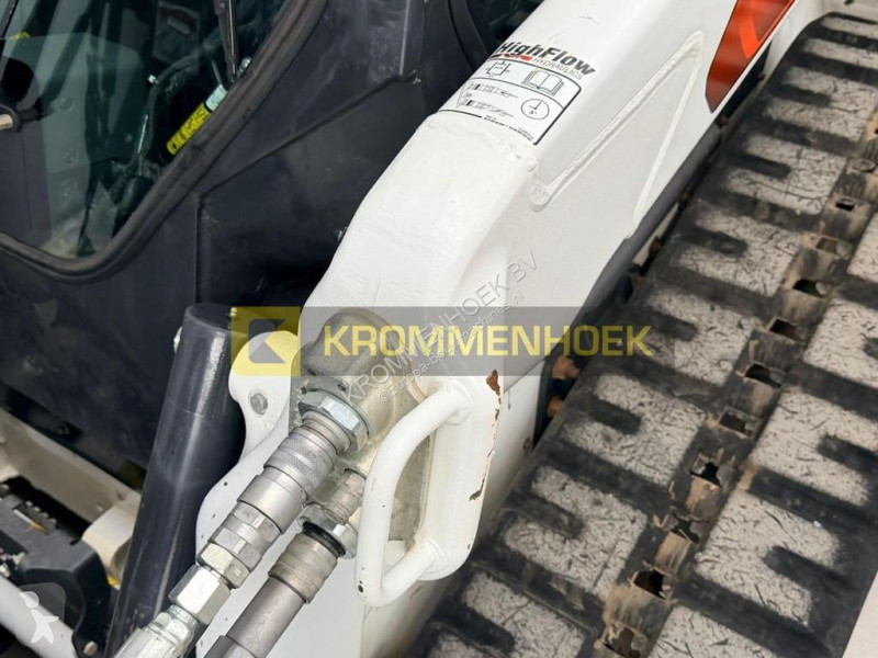 مُحمّلة Bobcat T 76 + Laser Grader 244 cm