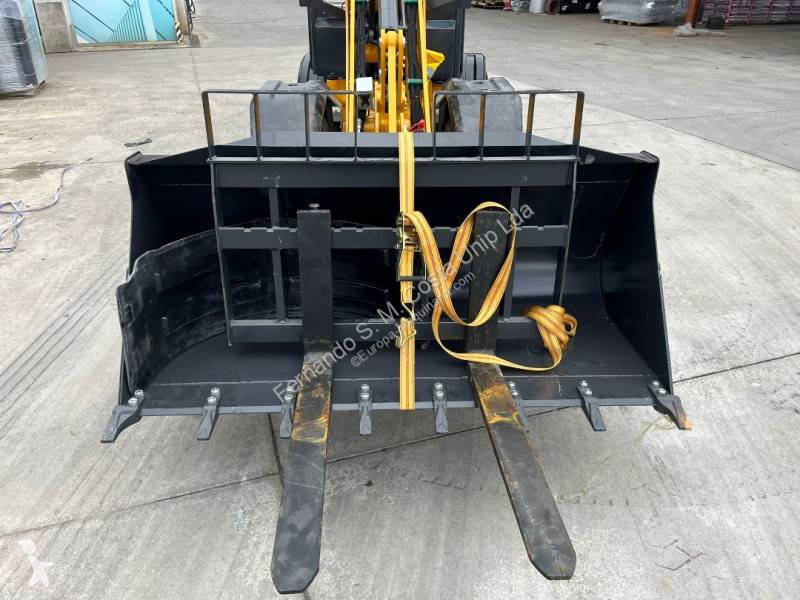 Фронтальный погрузчик Kubota H220 0.5m3