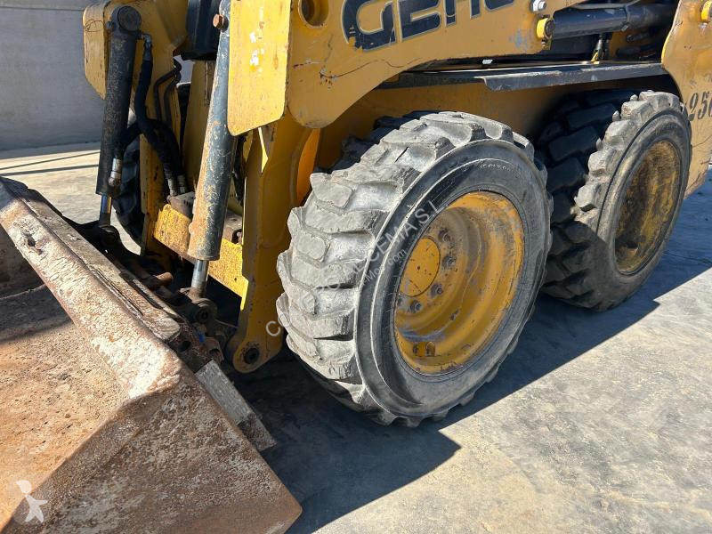 Chargeuse Gehl  R135