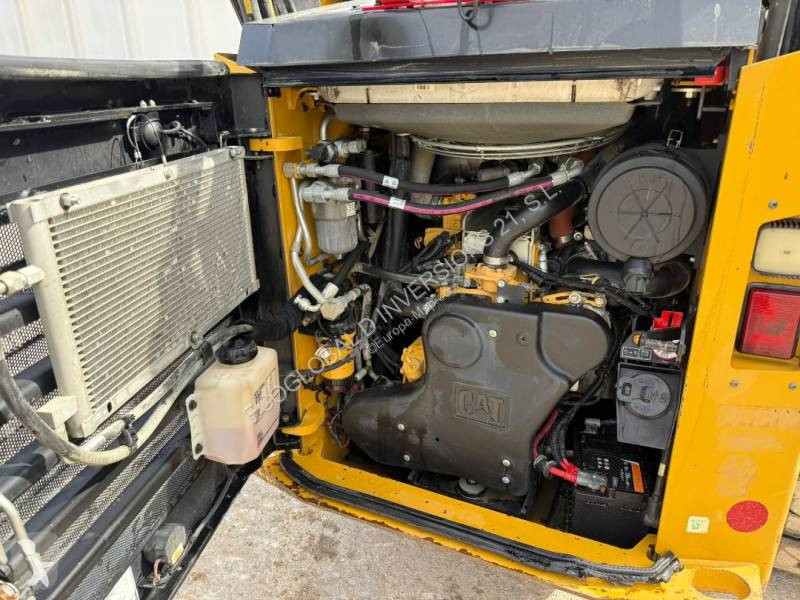 Nakladač Caterpillar 3 XE