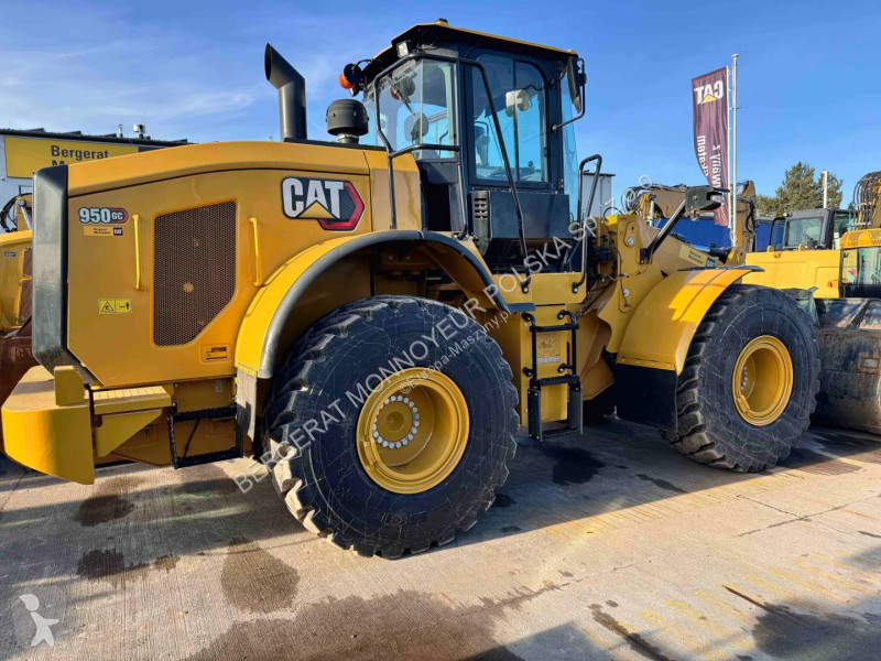 Nakladač Caterpillar GC