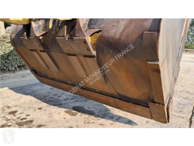 Nakladač Caterpillar 972M XE