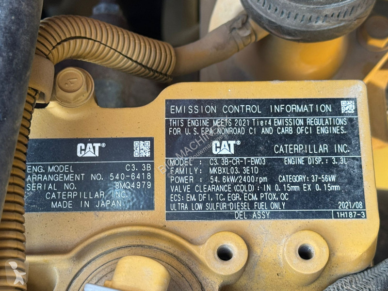 Nakladač Caterpillar M