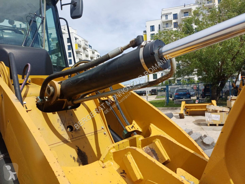 Nakladač Caterpillar 918M