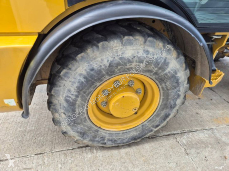 Nakladač Caterpillar 906M