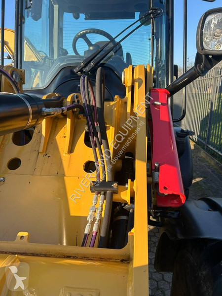 Nakladač Caterpillar only 625 hours, ac, 40 km/h