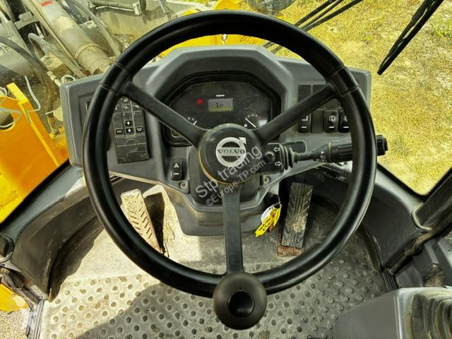 Nakladač Volvo 30G