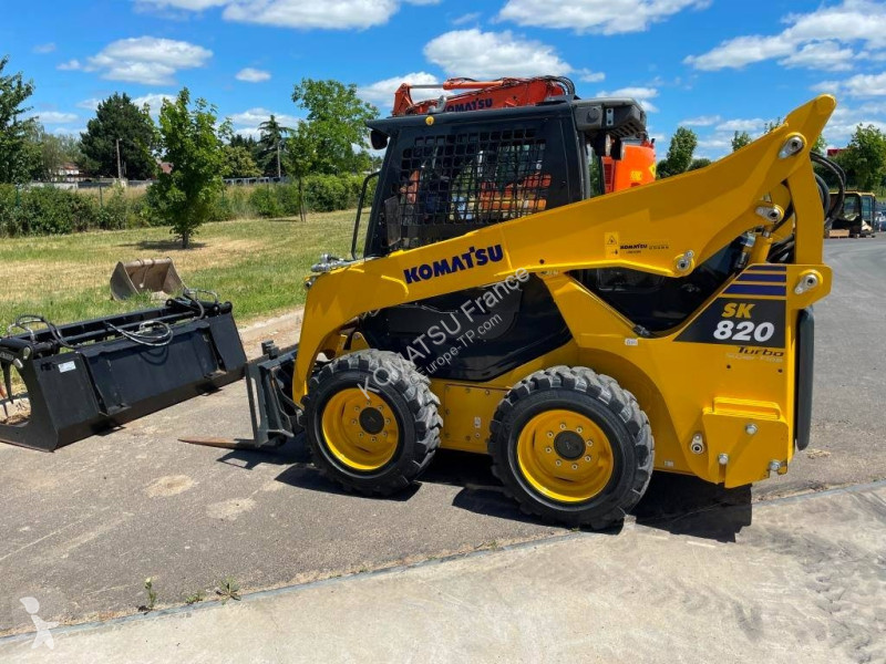 Nakladač Komatsu SK820-8E0