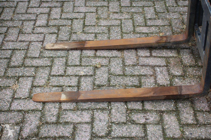 Nakladač Giant V452T